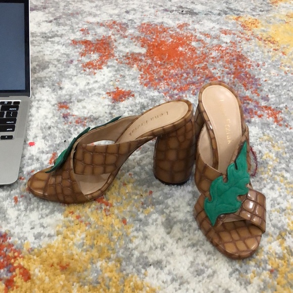 Lena Erziak- mules with chunky heel. - Picture 2 of 3